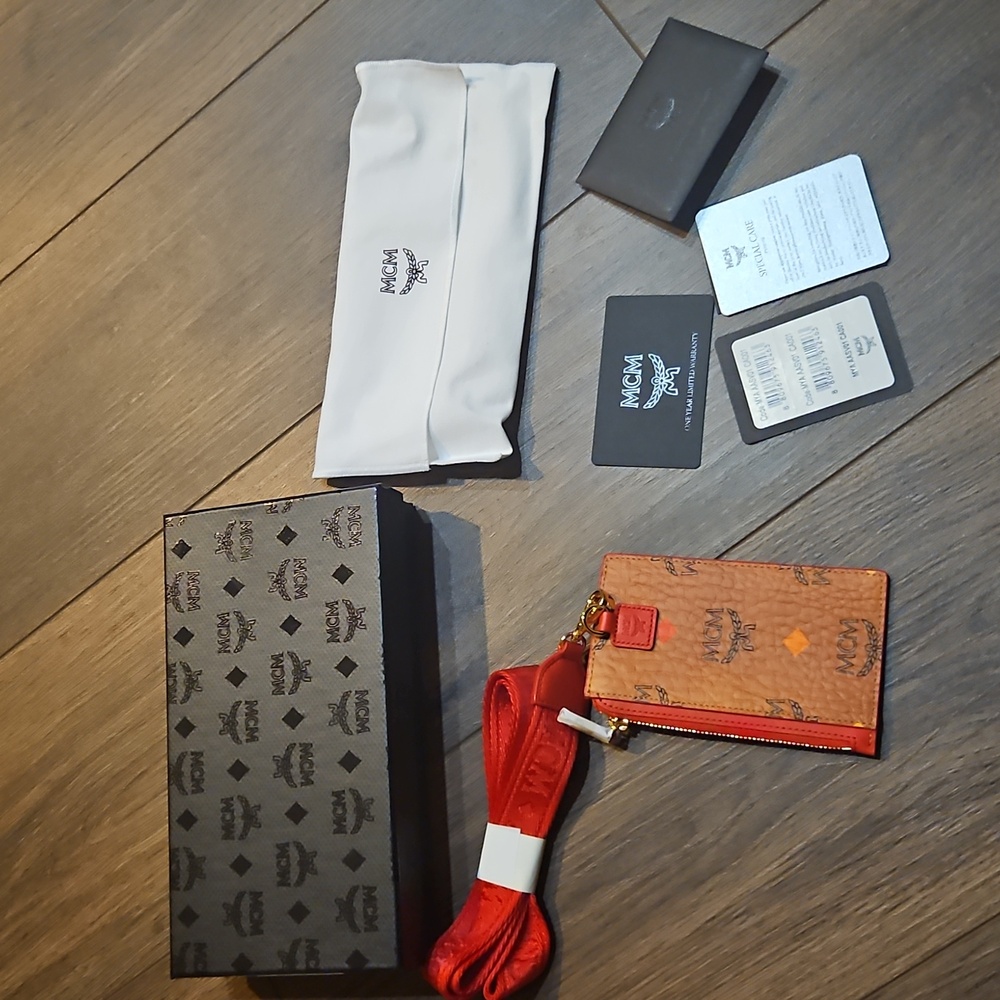 MCM VISETOS LANYARD CARD CASE - Picture 12 of 12